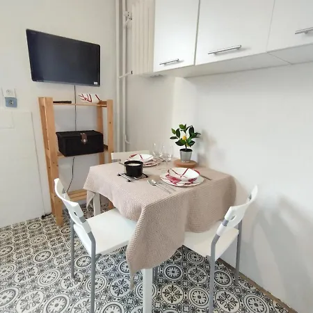 Super Central Flat With Balcony And View Of The Palace -50m From Marriott *