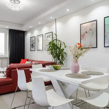 Lumina Spacious Near The Railway Station * ורשה
