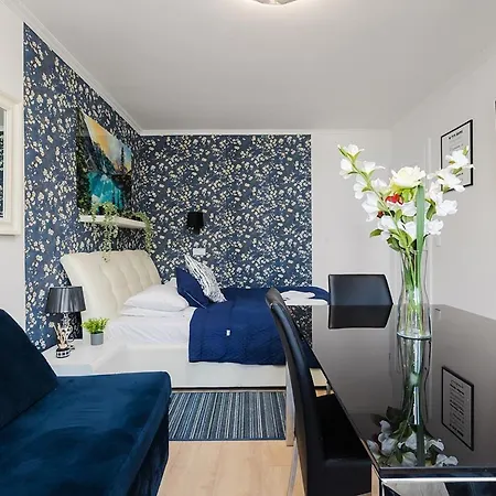 Unitapartaments Short Rent In By Metro Station Rondo Onz With 3bedrooms 23 * Warszawa