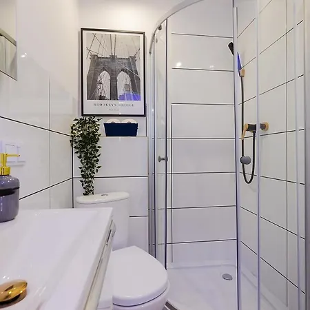Apartament Unitapartaments Short Rent In By Metro Station Rondo Onz With 3bedrooms 23 Warszawa