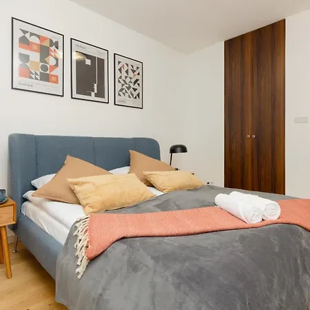 Trendy & Spacious 3-room Wilanow By Renters * Varšava
