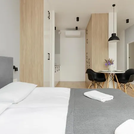 Wola Pet-friendly With Ac Slawinska By Renters 公寓 *
