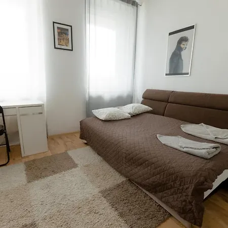 Hidden Peak - Guestrooms Homestay szállás *