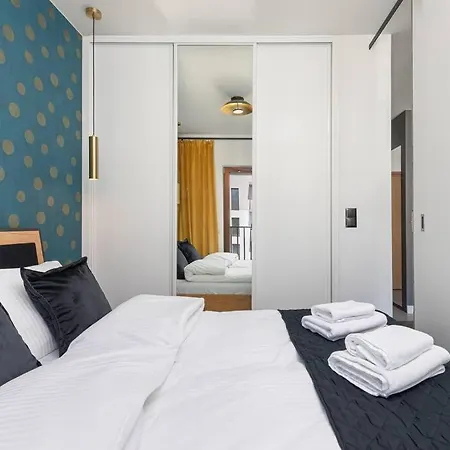 Port Praski Stylish Near Old Town