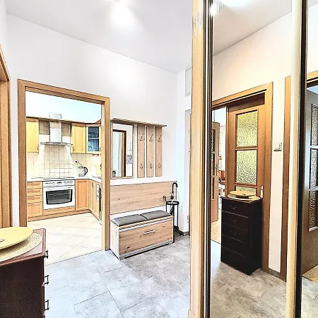 Saska Kepa Apartment