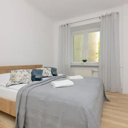 Bright Wola Near Metro Station By Renters Apartment *