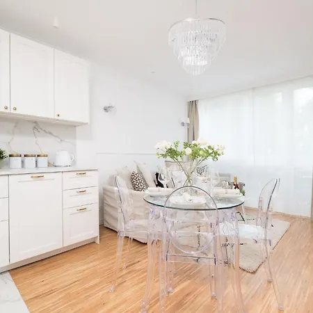 Glam & Modern By Cooee Apartment *
