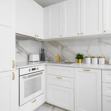 Glam & Modern By Cooee Apartment *