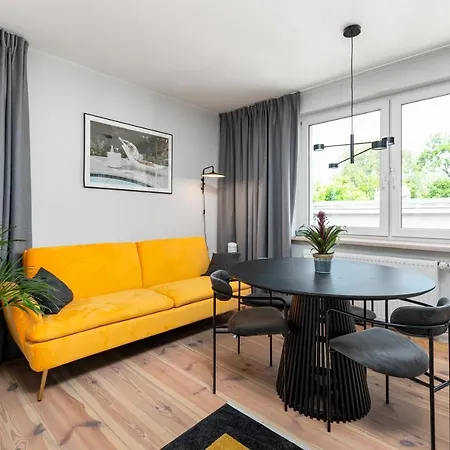 Walecznych 51 By Homeprime Apartment