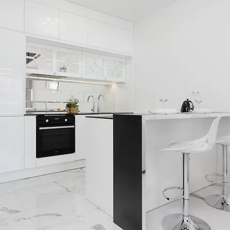 Apartament Elegant With Balcony & Parking By Renters *