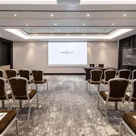 Radisson Collection Hotel, Otel Varşova