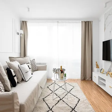 Glam & Modern By Cooee Apartment *