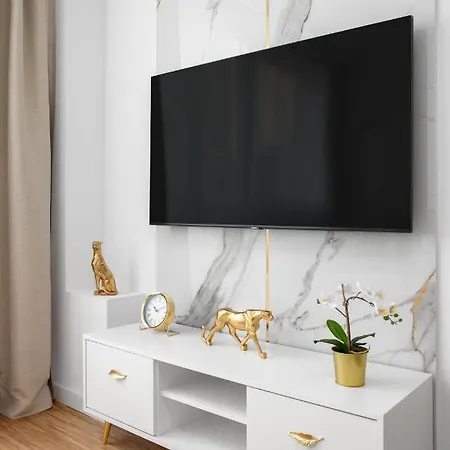 Glam & Modern By Cooee Apartment *