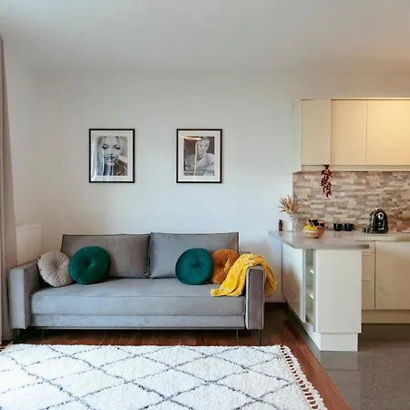 Better - Wlodarzewska 81 - Bezplatny Garaz Warsaw