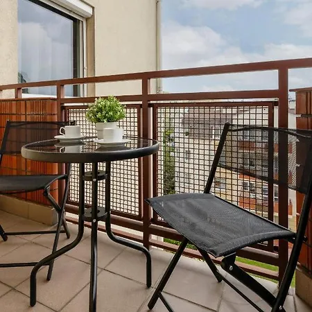 Appartamento Cozy With Parking In Ursus By Renters