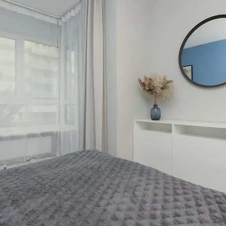 Modern With Balcony Mokotow Business Centre By Renters Apartamento Varsóvia