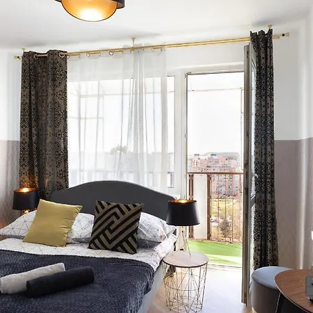 Clicktheflat Conrada Hostel
