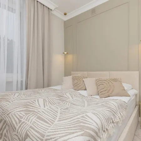 Апартаменты Bright & Elegant By Renters *
