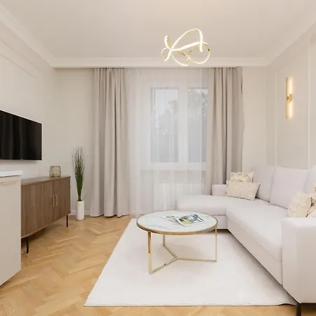 Bright & Elegant By Renters Апартаменты *