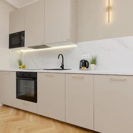Апартаменты Bright & Elegant By Renters