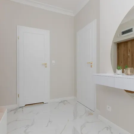 Bright & Elegant By Renters Апартаменты