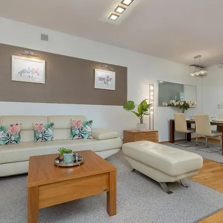 Cosy With Parking In The Centre By Renters Appartement *