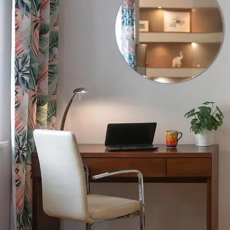 Cosy With Parking In The Centre By Renters Appartement Warschau