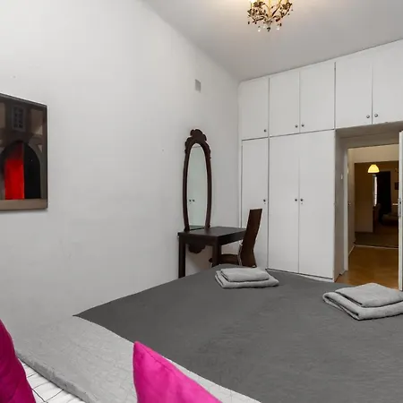 Golden - Huge Comfortable 4 Bedrooms - Old Town - Freta Appartamento *
