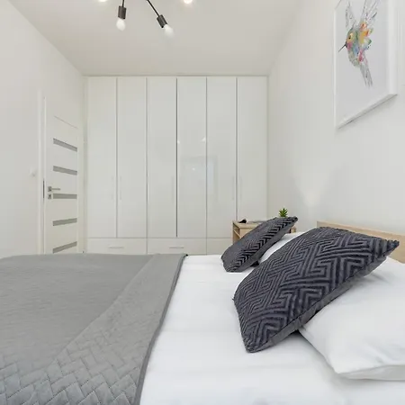 Chlodna Modern Near The Centre By Renters Appartement *