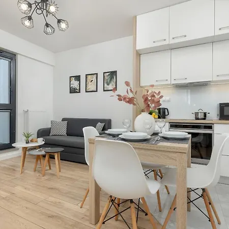 Chlodna Modern Near The Centre By Renters Appartement Varsovie