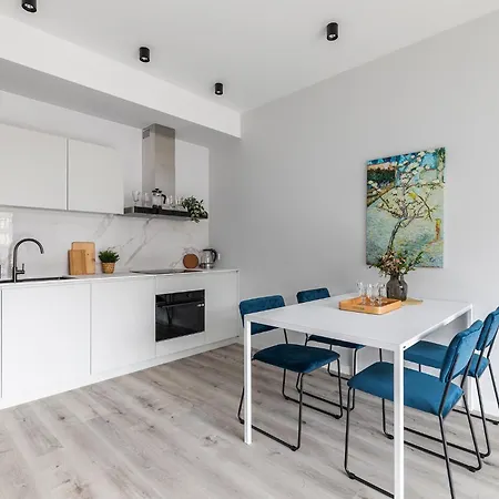 Apartament Superapart Herbu Janina 4, Wilanow, Szpital Medicover, Paley, Parking