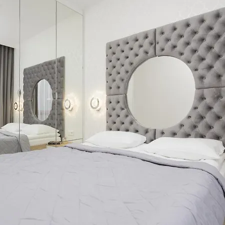 Luxurious Grey With Sauna, Gym And Parking By Renters Apartamento