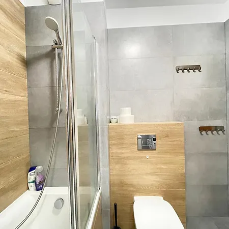 Apartament Superior Komputerowa, 4 Rooms, 3 Bedrooms, Airport-city Train, Metro! 24h Reception!