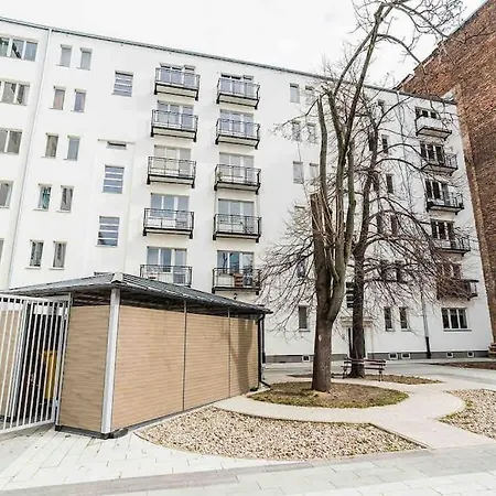 Cozy Flat Near Metro Szwedzka Warszawa