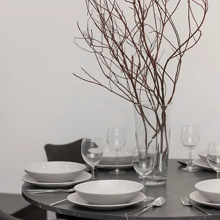 아파트 Amazing Spacious In Center By Renters