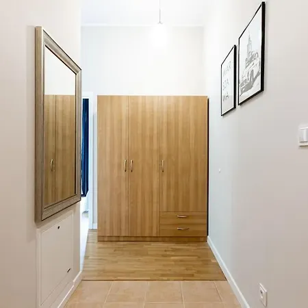 Apartment Bright And Cozy Near Park, With A Huge Terrace. Warschau