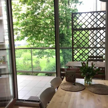 Apartment Bright And Cozy Near Park, With A Huge Terrace. Warschau
