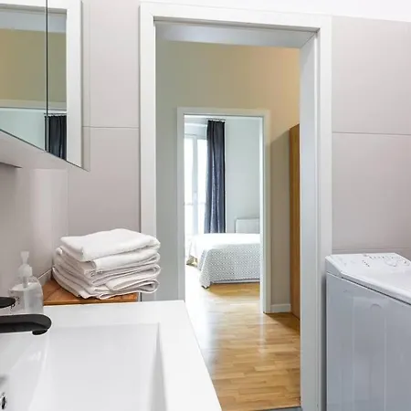 Bright And Cozy Near Park, With A Huge Terrace. Warschau