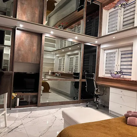 Apartment Deluxury Mirror Centrum Warsaw