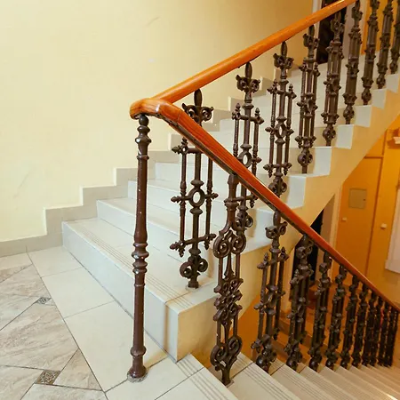 Apartamento Wspolna 54a - Free Parking - Dla 6 Osob - 450 Metrow Od Dworca Centralnego I Zlotych Tarasow - Better Varsovia