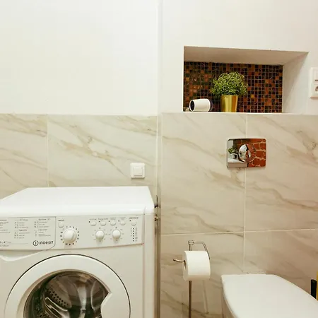 Apartamento Wspolna 54a - Free Parking - Dla 6 Osob - 450 Metrow Od Dworca Centralnego I Zlotych Tarasow - Better Varsovia