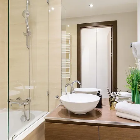 Luxury In Platinum Tower Varşova