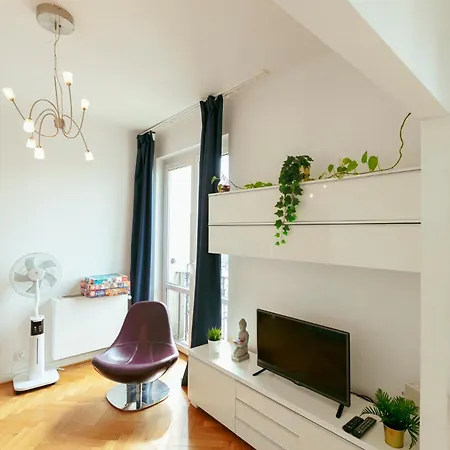 Plac Konstytucji 6 Grey: Spacious With Free Garage Apartment