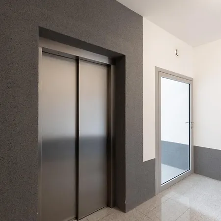Elegant With Balcony & Parking By Renters * Warszawa
