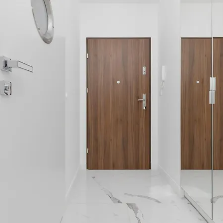 Apartament Elegant With Balcony & Parking By Renters