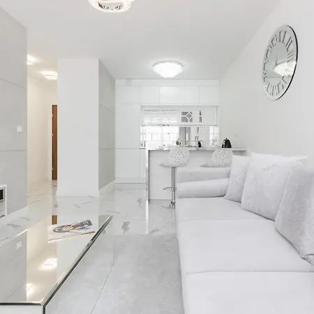 Elegant With Balcony & Parking By Renters * Warszawa