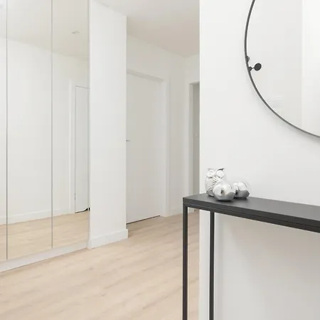 Amazing Spacious In Center By Renters 아파트