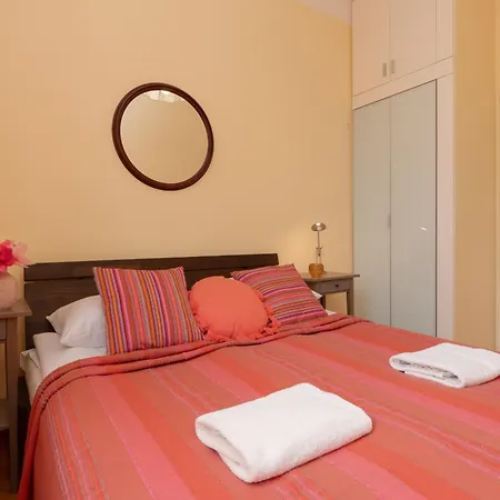 Appartamento New Town Square For 5 Guests By Renters *
