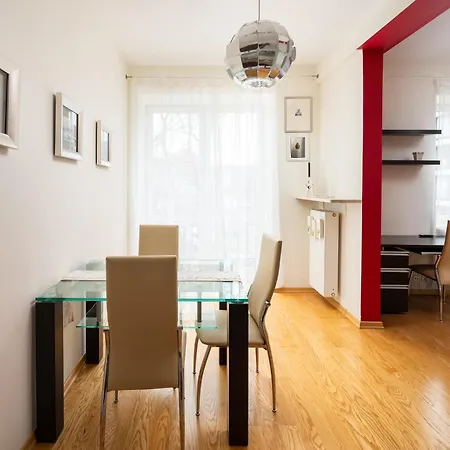 Iwicka Red Studio * Varsovie
