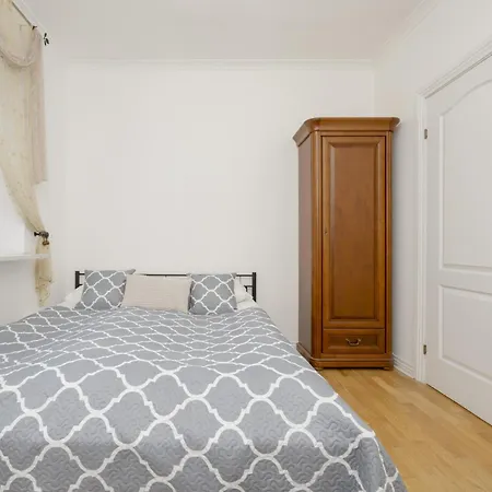Vintage Sengera Cichego With 3 Bedrooms By Renters Warszawa